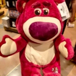 【現貨】上海迪士尼｜草莓熊毛絨玩具雙肩包背包